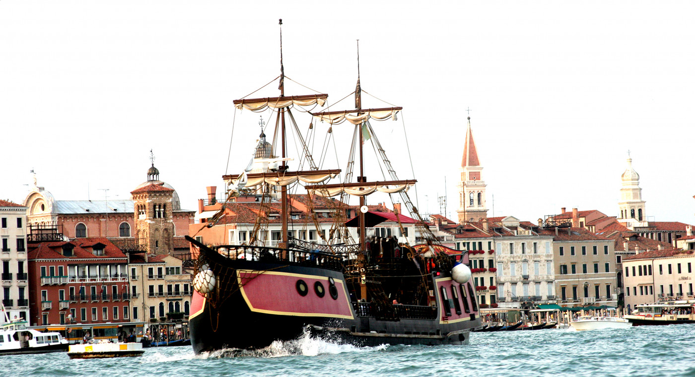 Galleon Lunch Experience